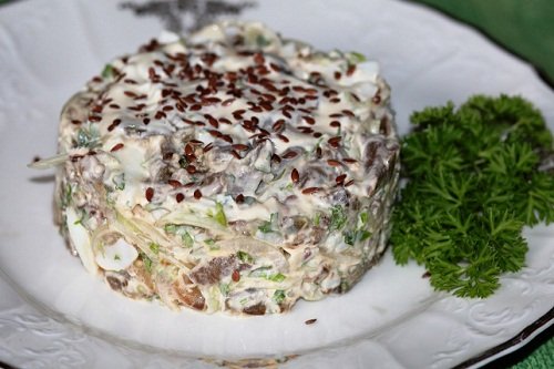 Баклажановый салат с маринованным луком
