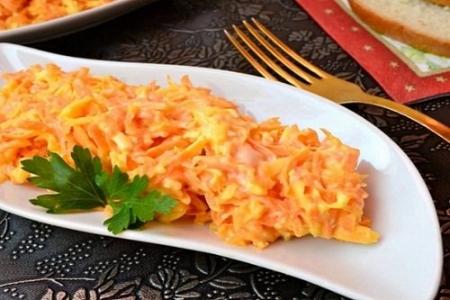 Морковный салат с плавленным сыром 