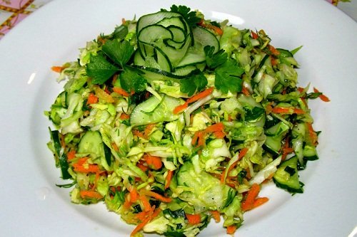 Как сделать из морковки и огурца салат 