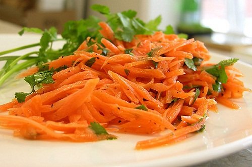 Морковный салат с добавлением уксуса 