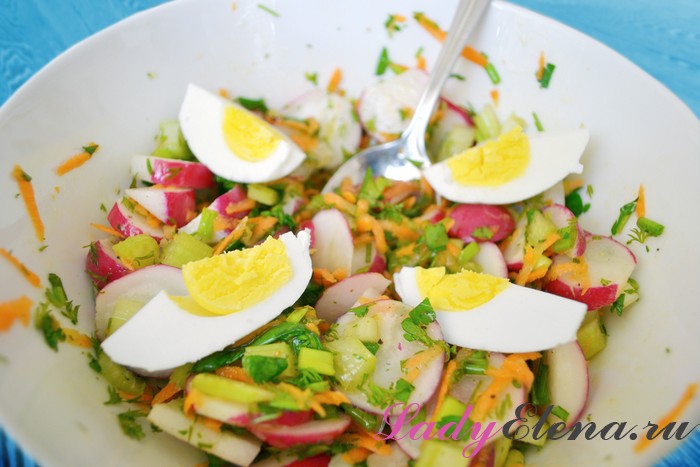 Как сделать салат из редиски и яиц