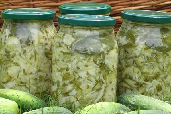Зимний салат из огурцов и капусты