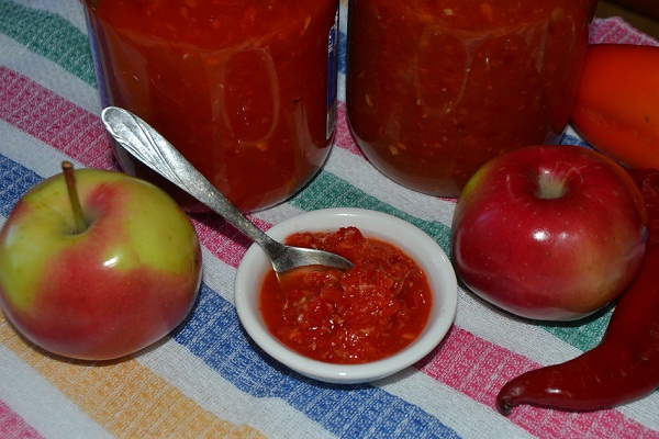 Как сделать аджику из помидор и яблок