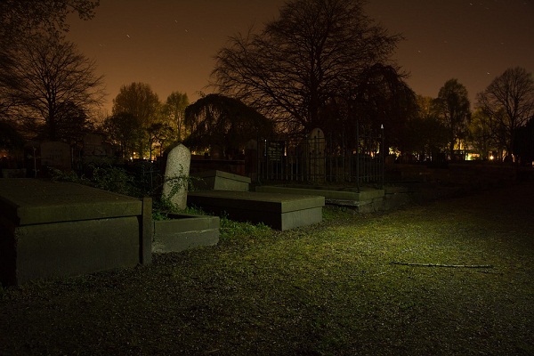 Кладбище ночью к чему снится
