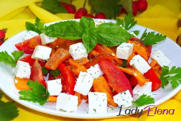 Салат овощной из помидоров с сыром 